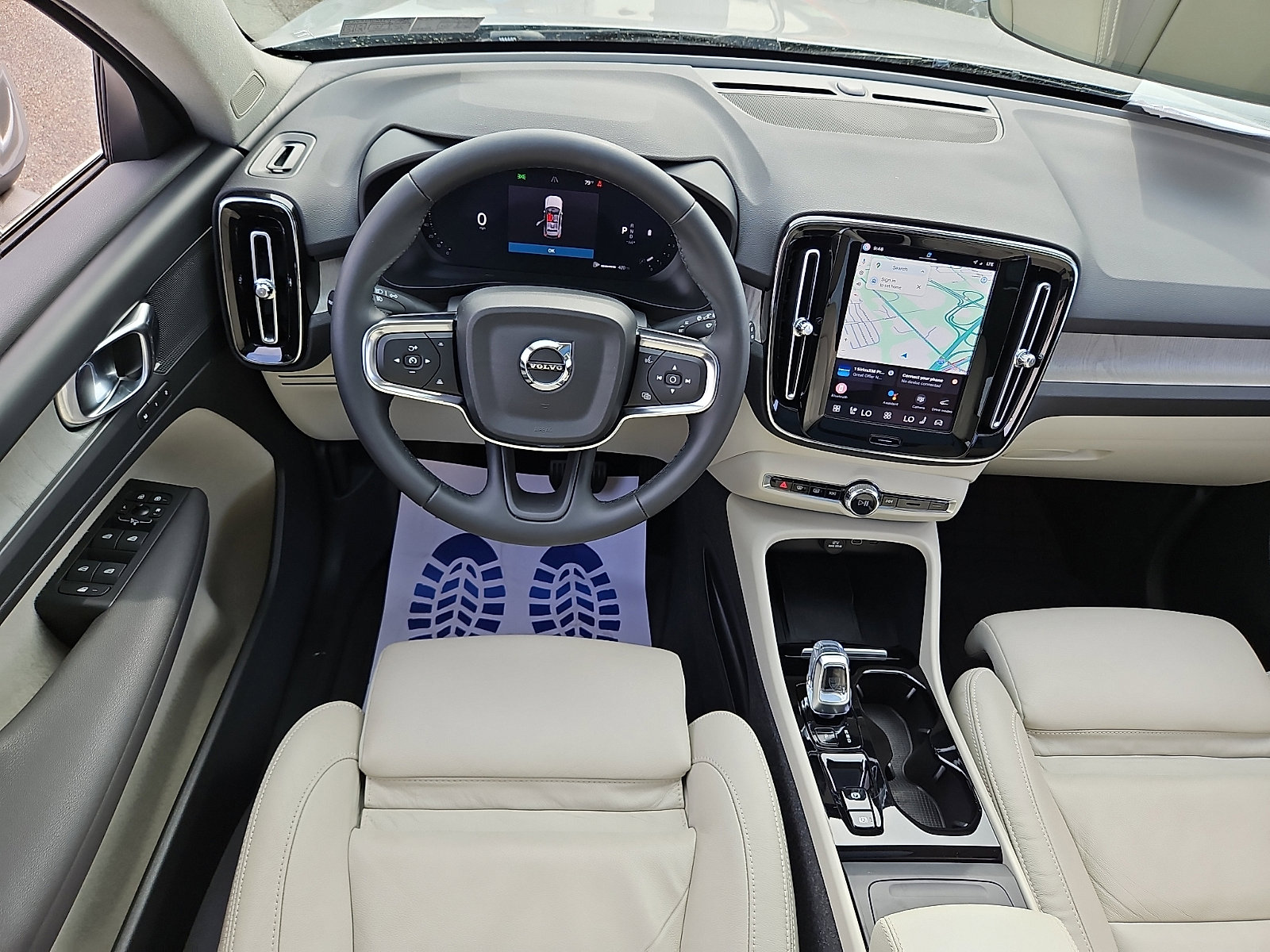 Certified 2023 Volvo XC40 B5 Plus w/ Driver Assist Package AWD/4WD image 11