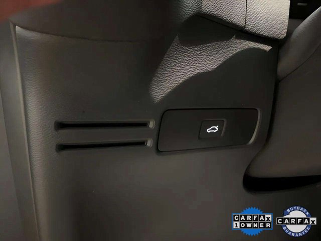 Used 2025 Volvo XC40 B5 Plus image 35