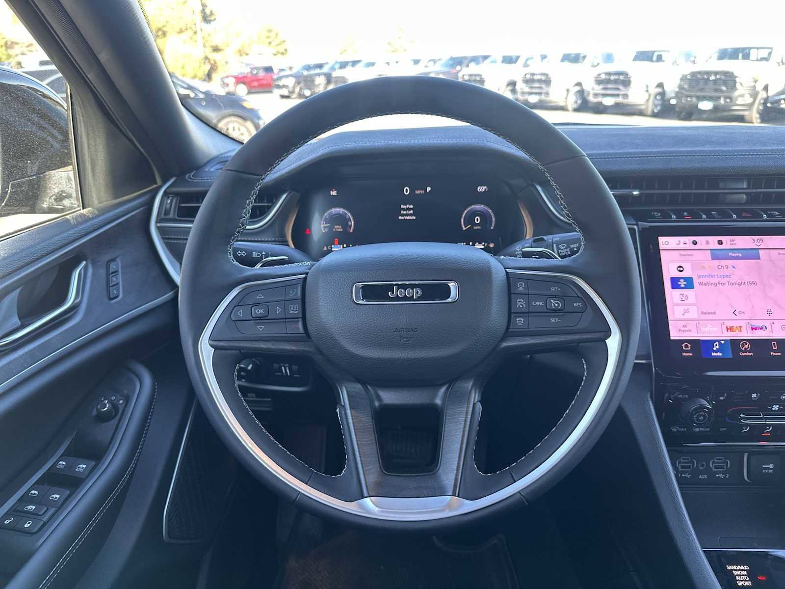 New 2025 Jeep Grand Cherokee Limited w/ Luxury Tech Group II image 11