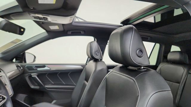 Used 2023 Volkswagen Tiguan SE R-Line image 36