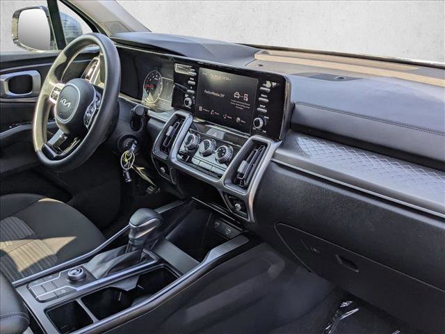 Used 2023 Kia Sorento LX image 22