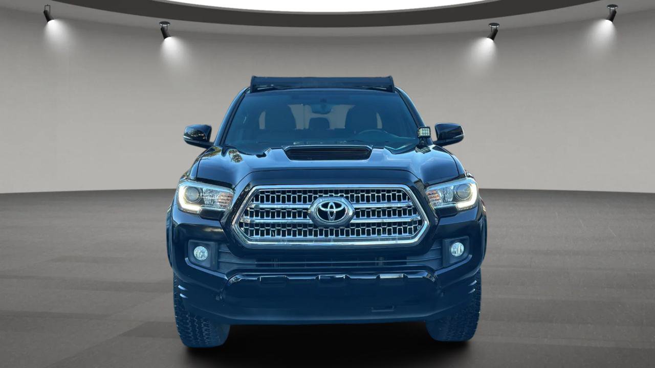 Used 2016 Toyota Tacoma TRD Sport w/ Towing Package AWD/4WD image 2