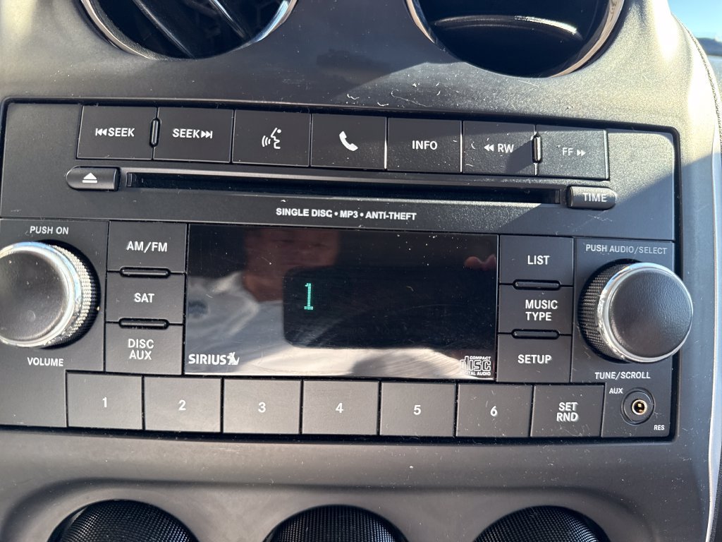 Used 2017 Jeep Compass Latitude FWD image 23