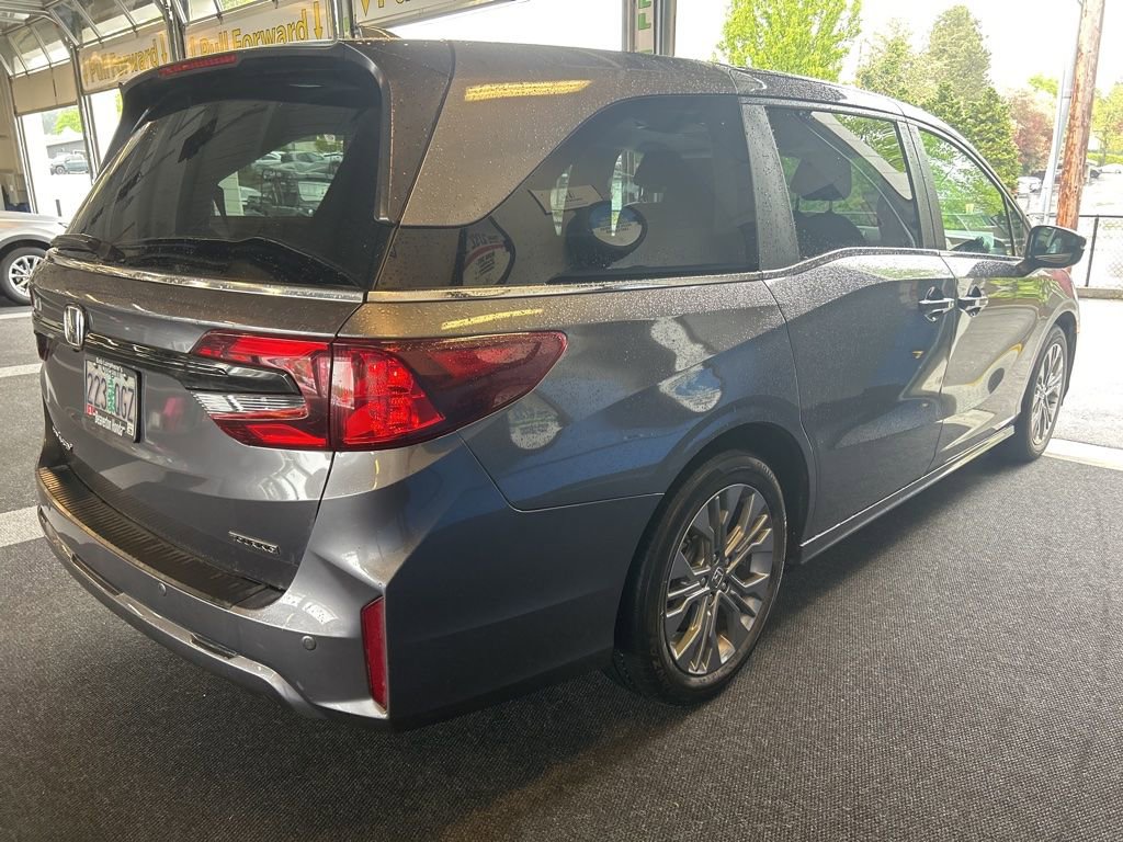 Used 2025 Honda Odyssey Touring image 4