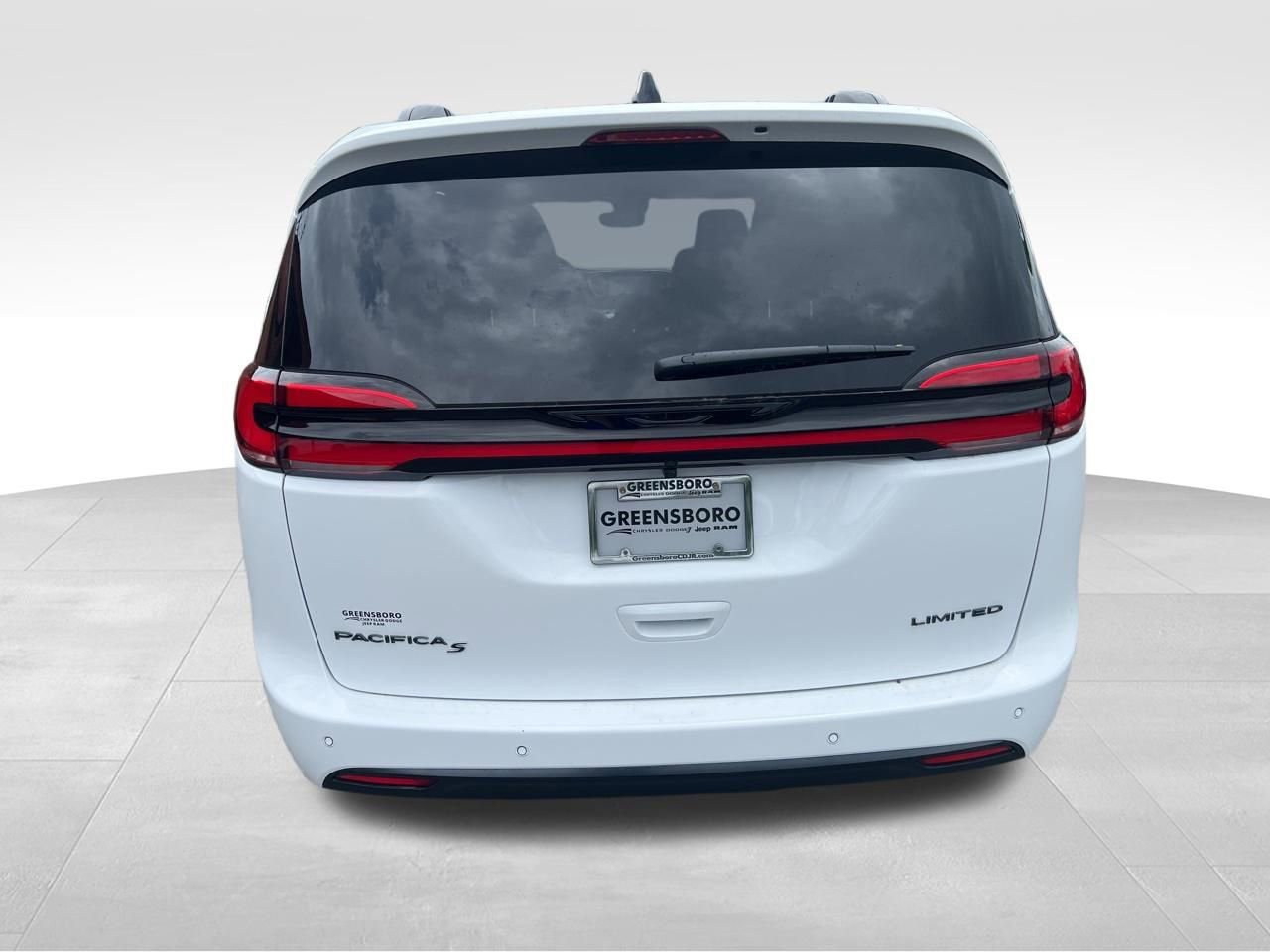New 2027 Chrysler Pacifica Select FWD image 4