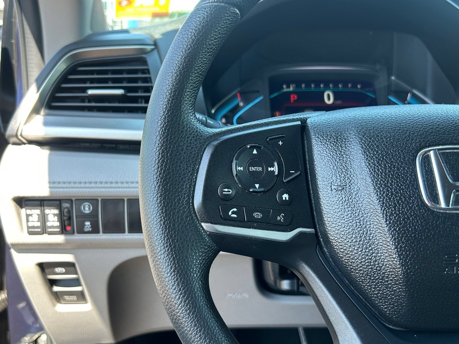 Used 2024 Honda Odyssey EX image 25