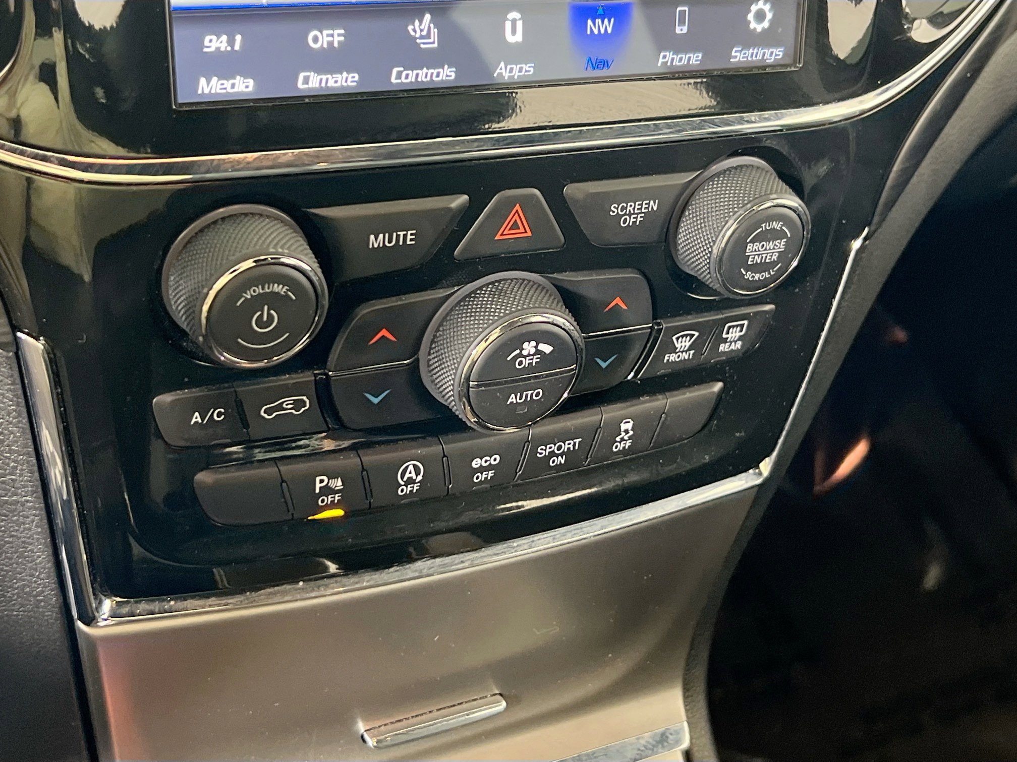 Used 2021 Jeep Grand Cherokee Laredo X image 16