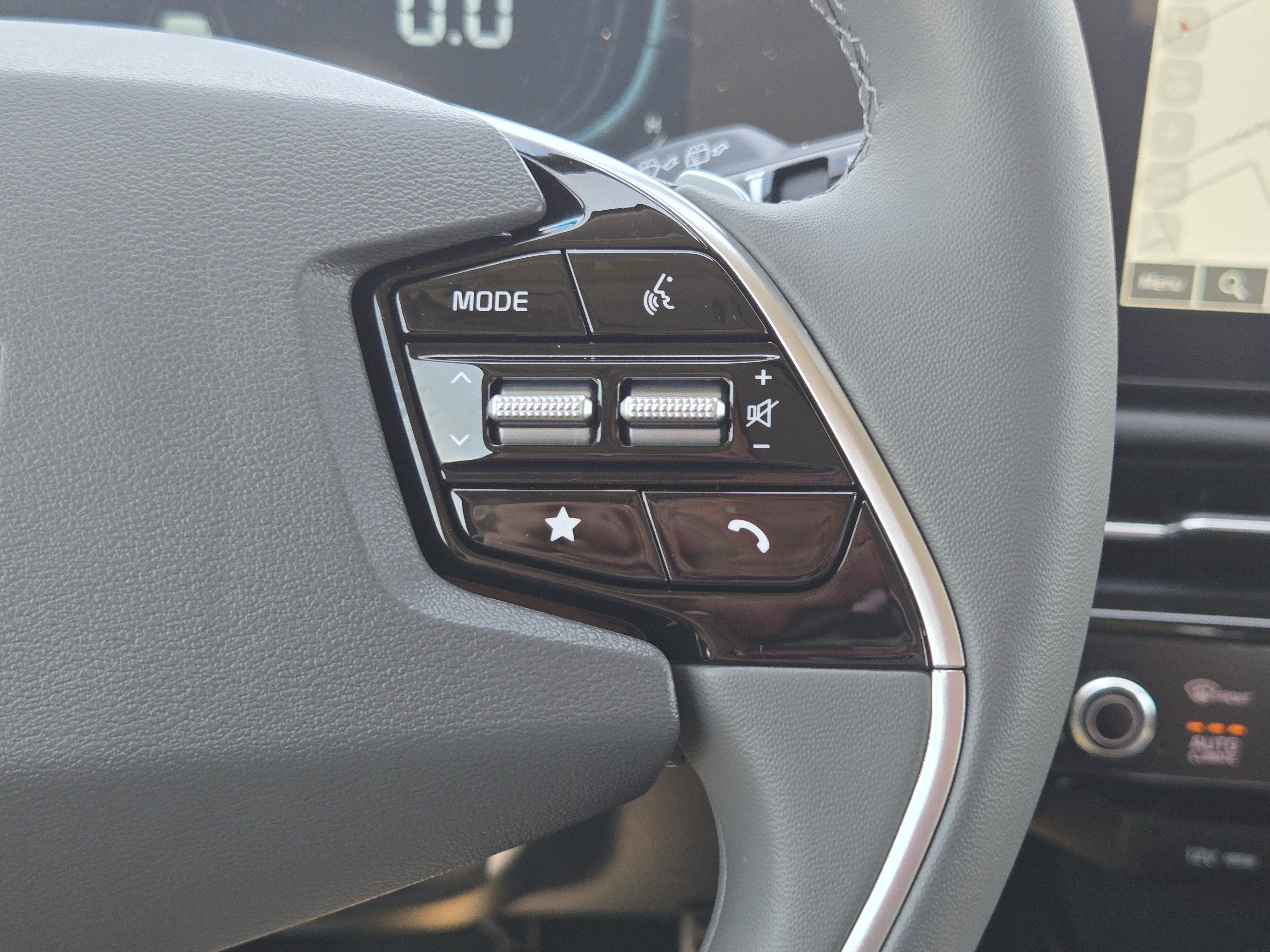 Used 2025 Kia Niro SX Touring FWD image 19