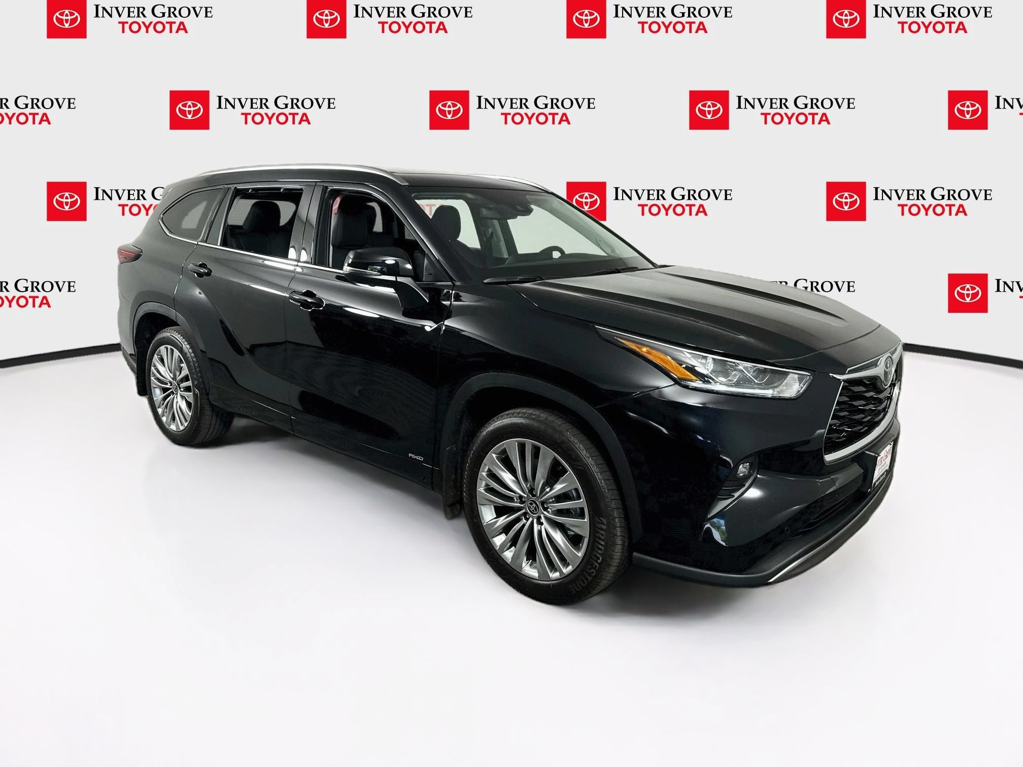 Used 2026 Toyota Highlander Platinum AWD/4WD image 2
