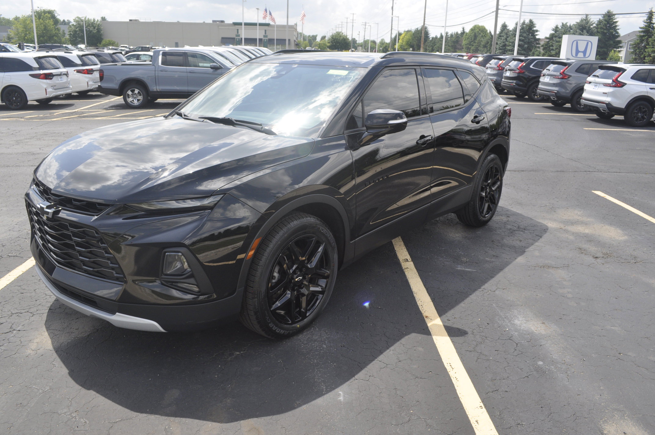 Used 2021 Chevrolet Blazer LT w/ Sound & Technology Package FWD image 3