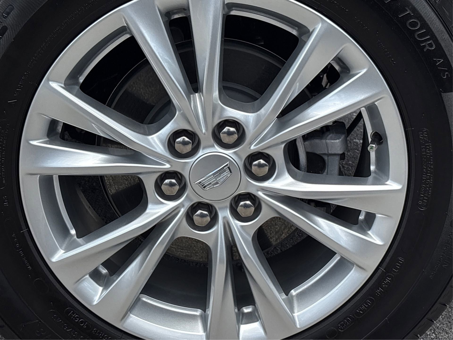 New 2025 Cadillac XT5 Luxury image 13