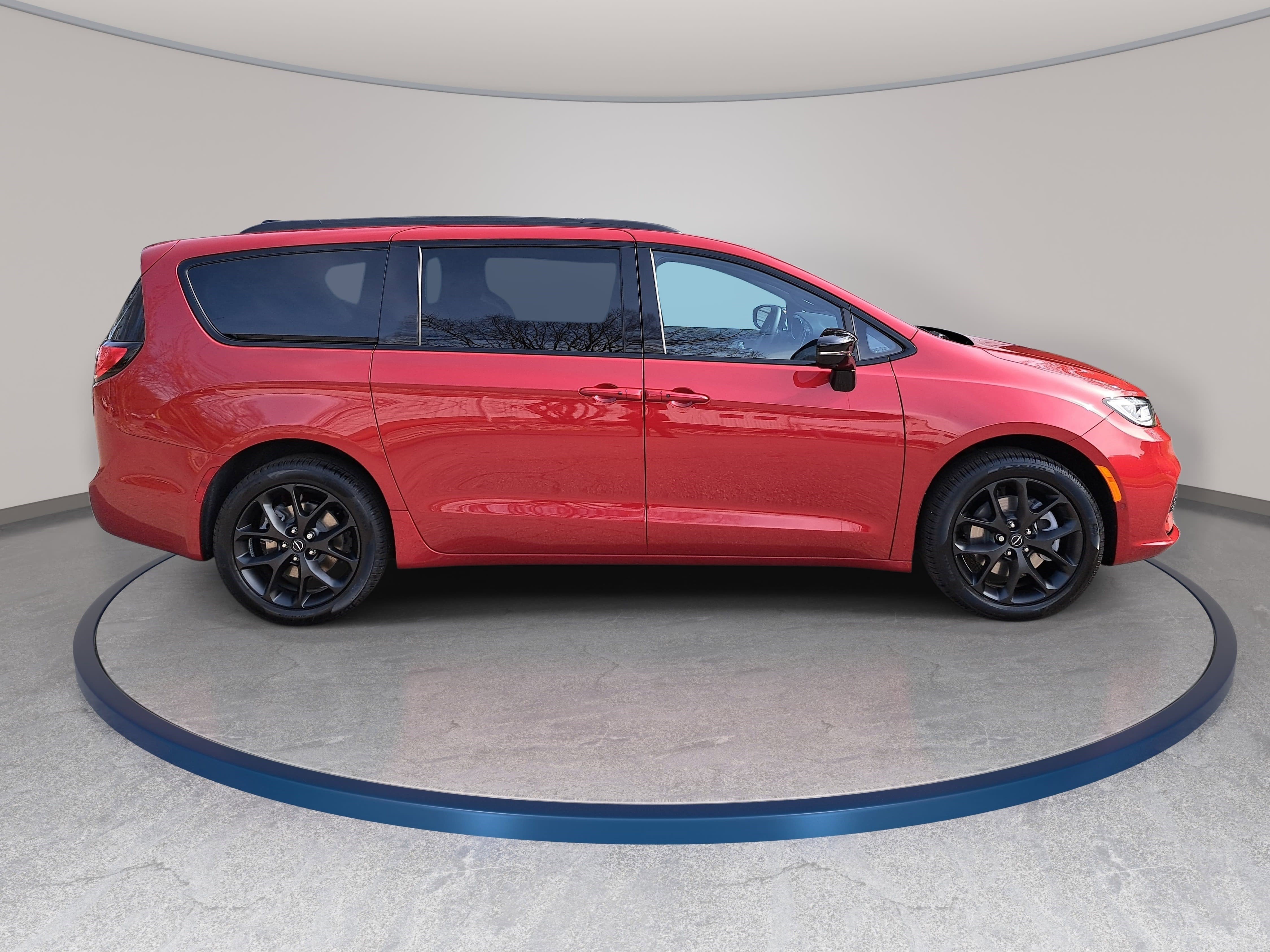 New 2026 Chrysler Pacifica Limited image 4
