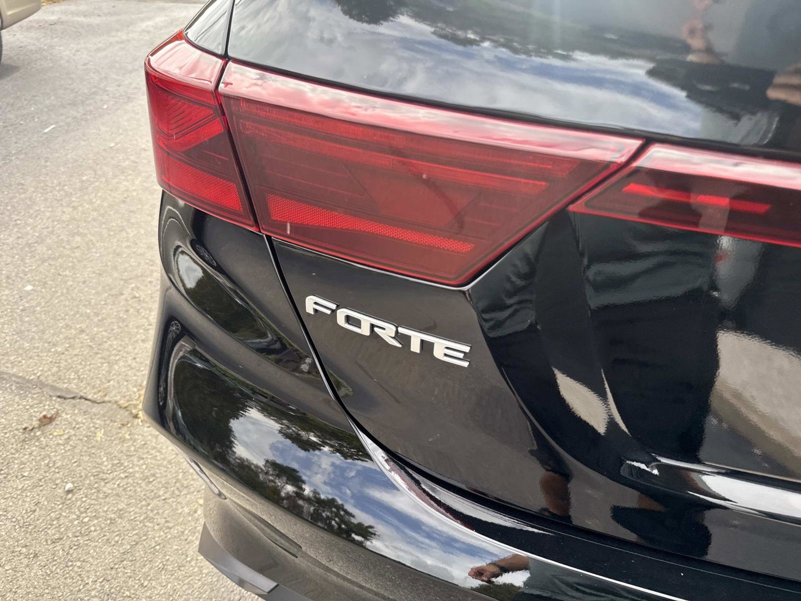 Used 2024 Kia Forte LXS image 9