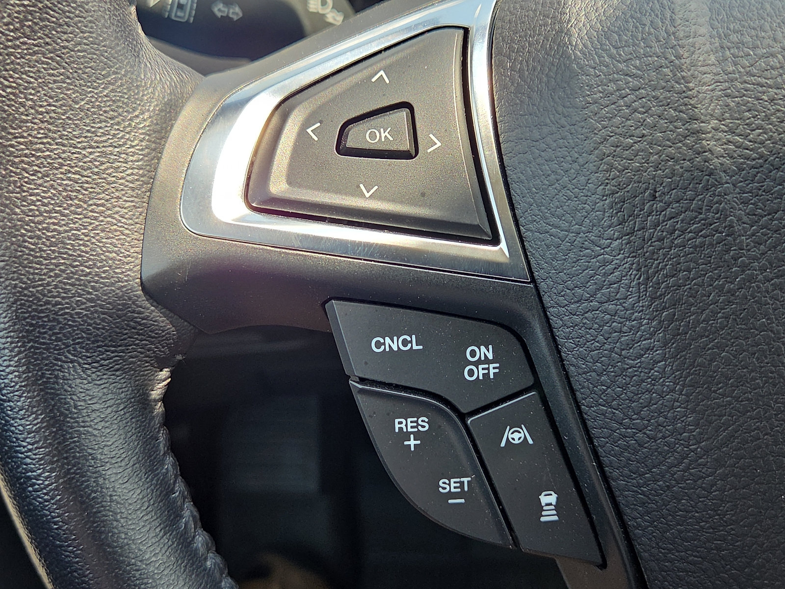 Used 2023 Ford Edge Titanium w/ Equipment Group 301A AWD/4WD image 21