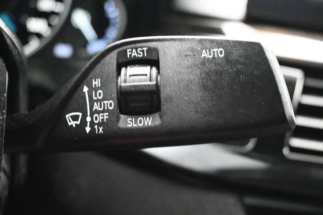 Used 2019 BMW 530e w/ Convenience Package RWD image 19