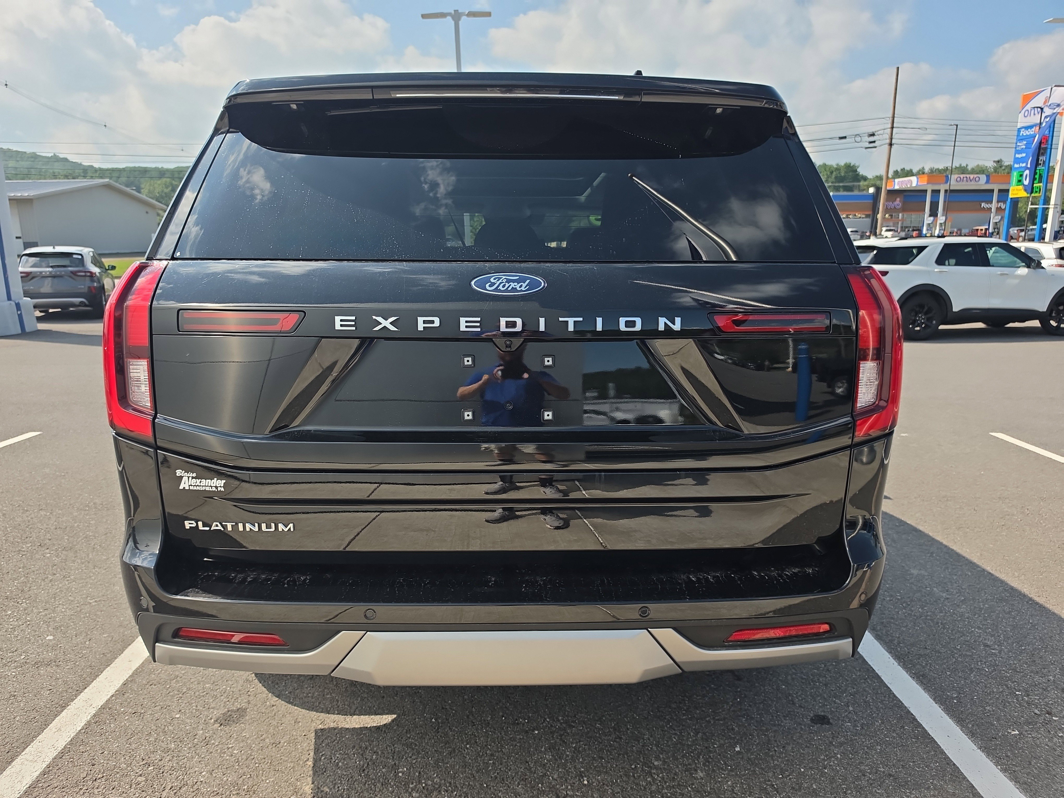 Used 2025 Ford Expedition Platinum w/ Driver's Package AWD/4WD image 30