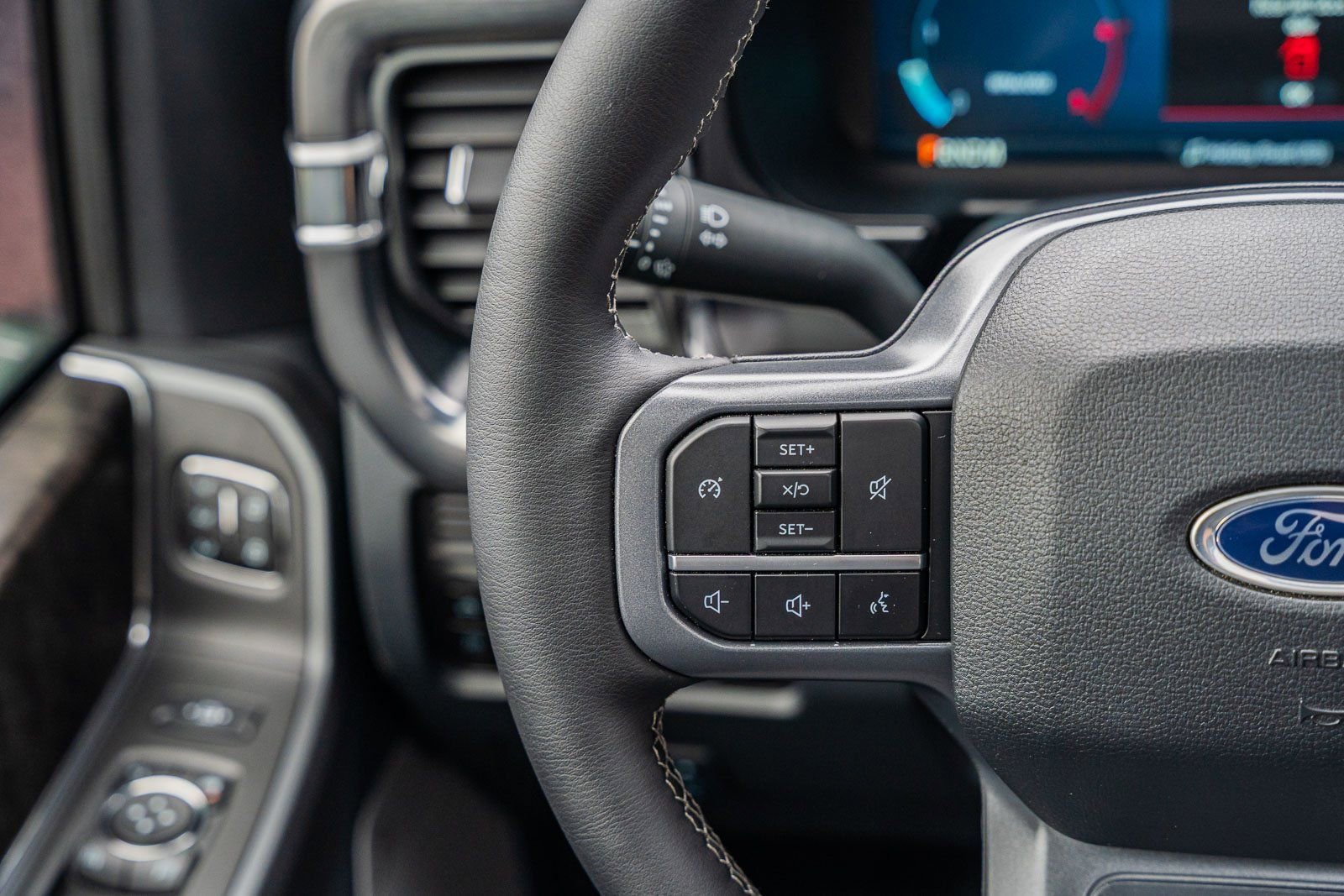 Certified 2025 Ford F250 Lariat w/ Black Appearance Package AWD/4WD image 32