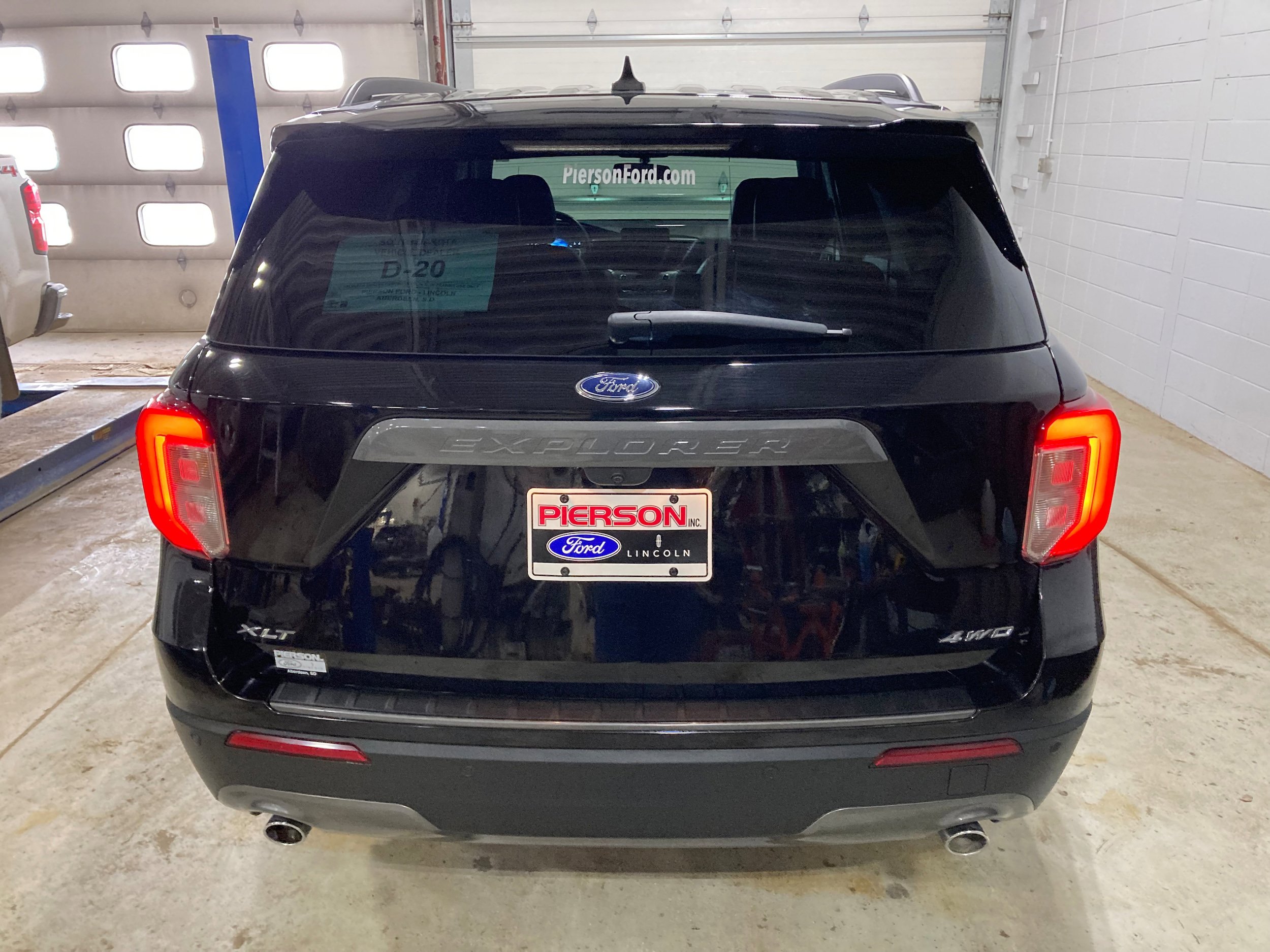 Used 2023 Ford Explorer XLT w/ Equipment Group 202A AWD/4WD image 14