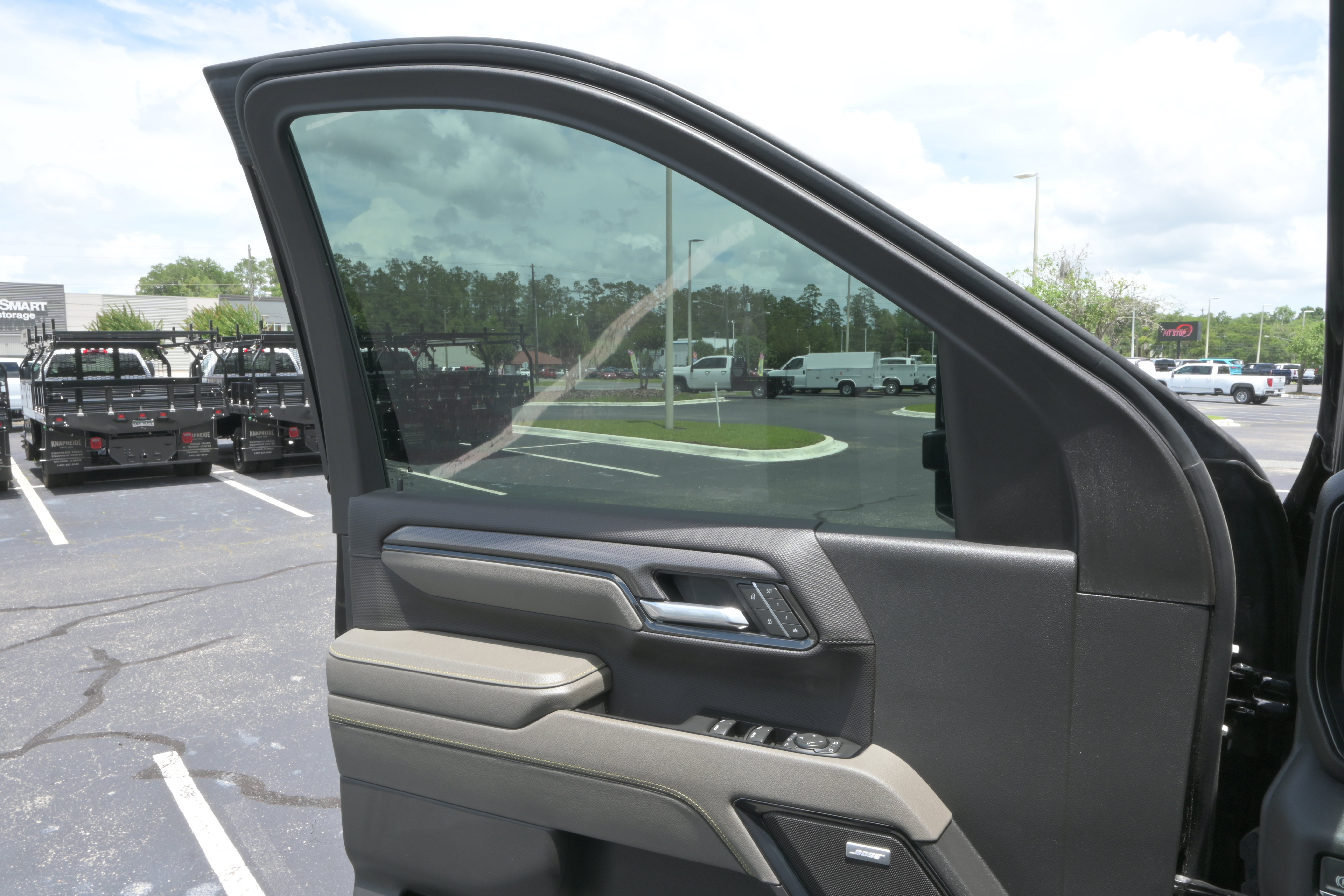 Used 2025 Chevrolet Silverado 2500 ZR2 w/ Technology Package AWD/4WD image 28