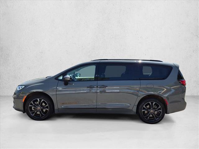 Used 2023 Chrysler Pacifica Touring-L w/ Road Tripper Package AWD/4WD image 9