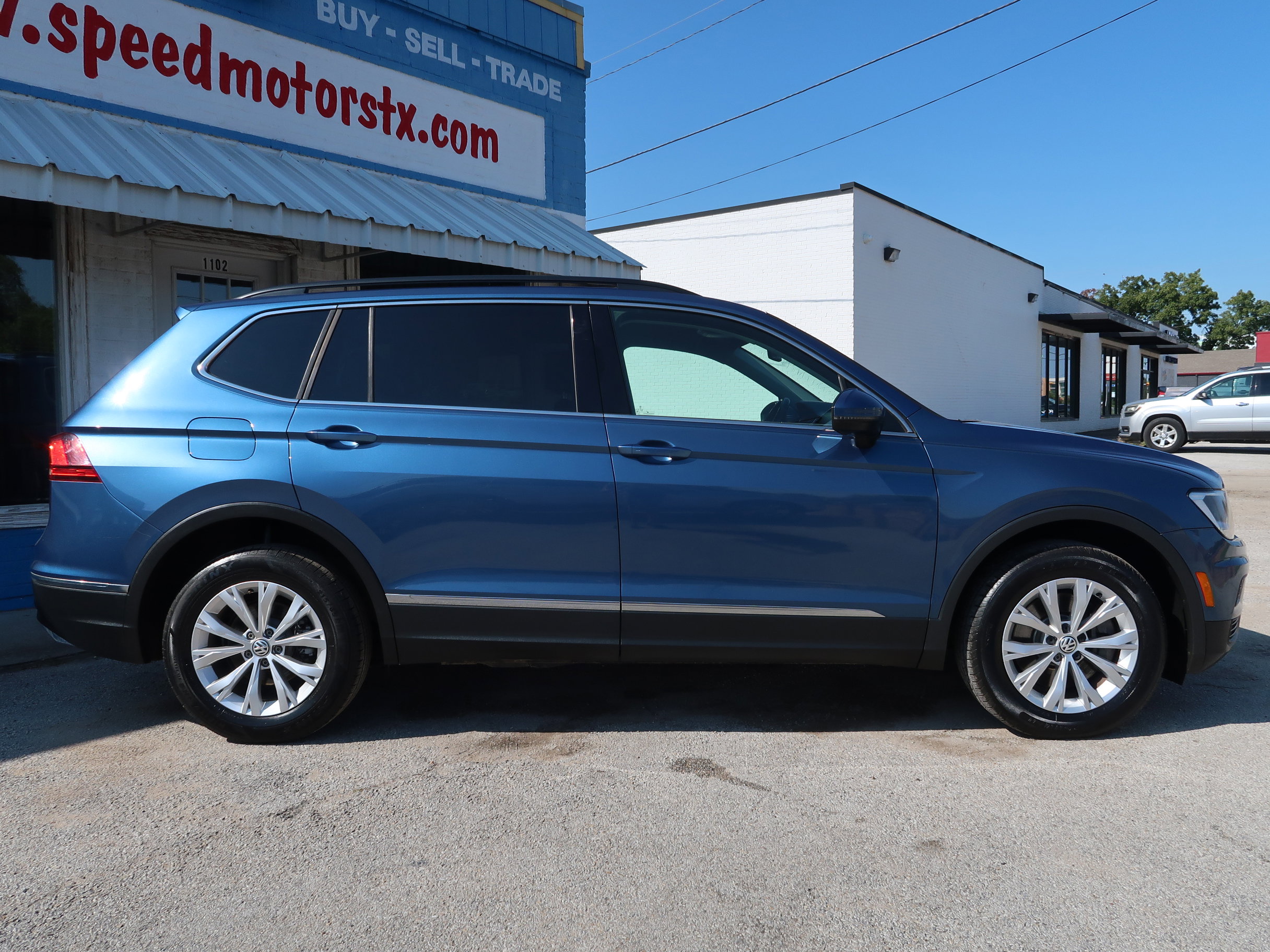Used 2018 Volkswagen Tiguan SEL image 4