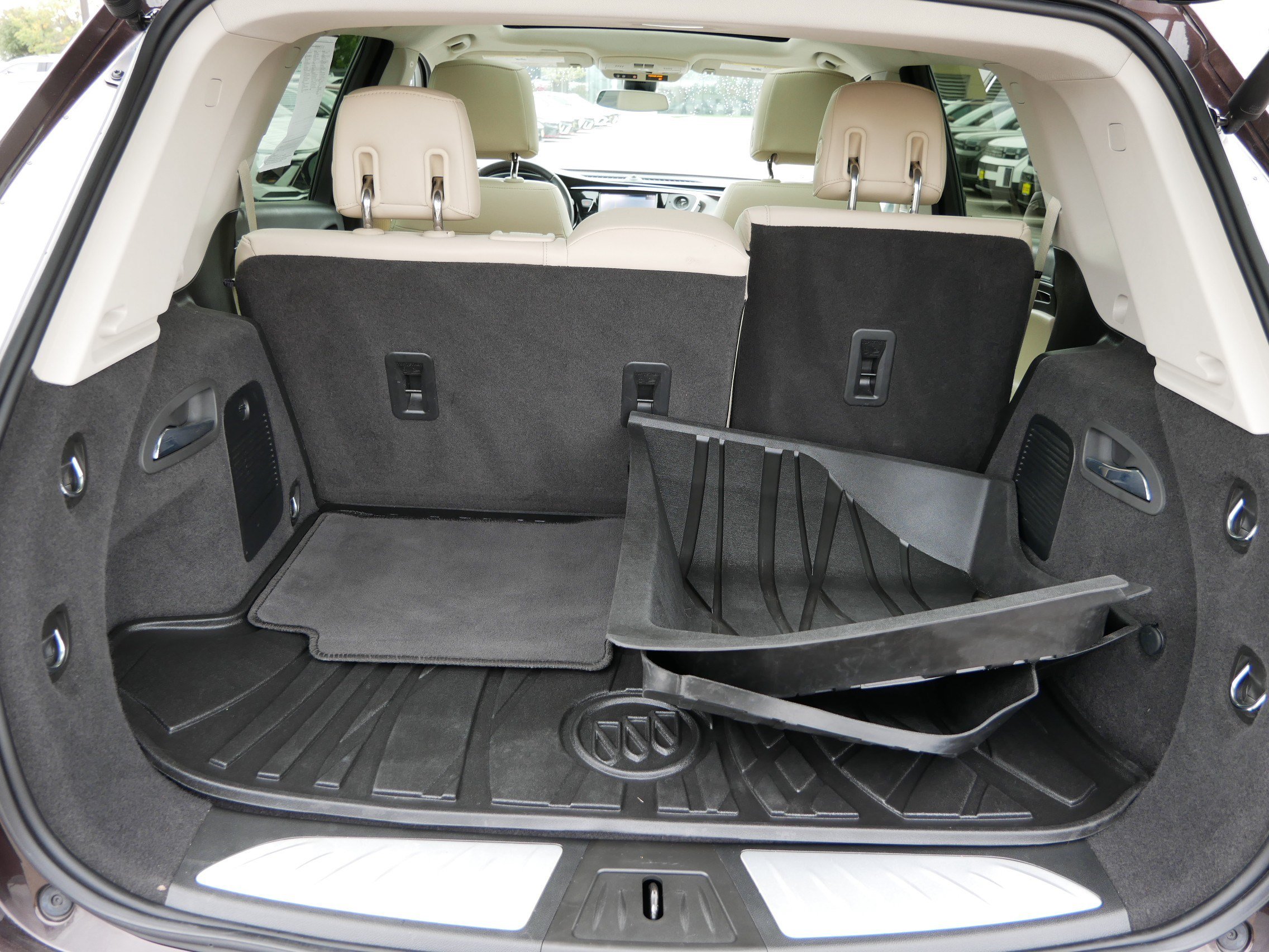 Used 2020 Buick Envision Premium w/ LPO, Cargo Package AWD/4WD image 18
