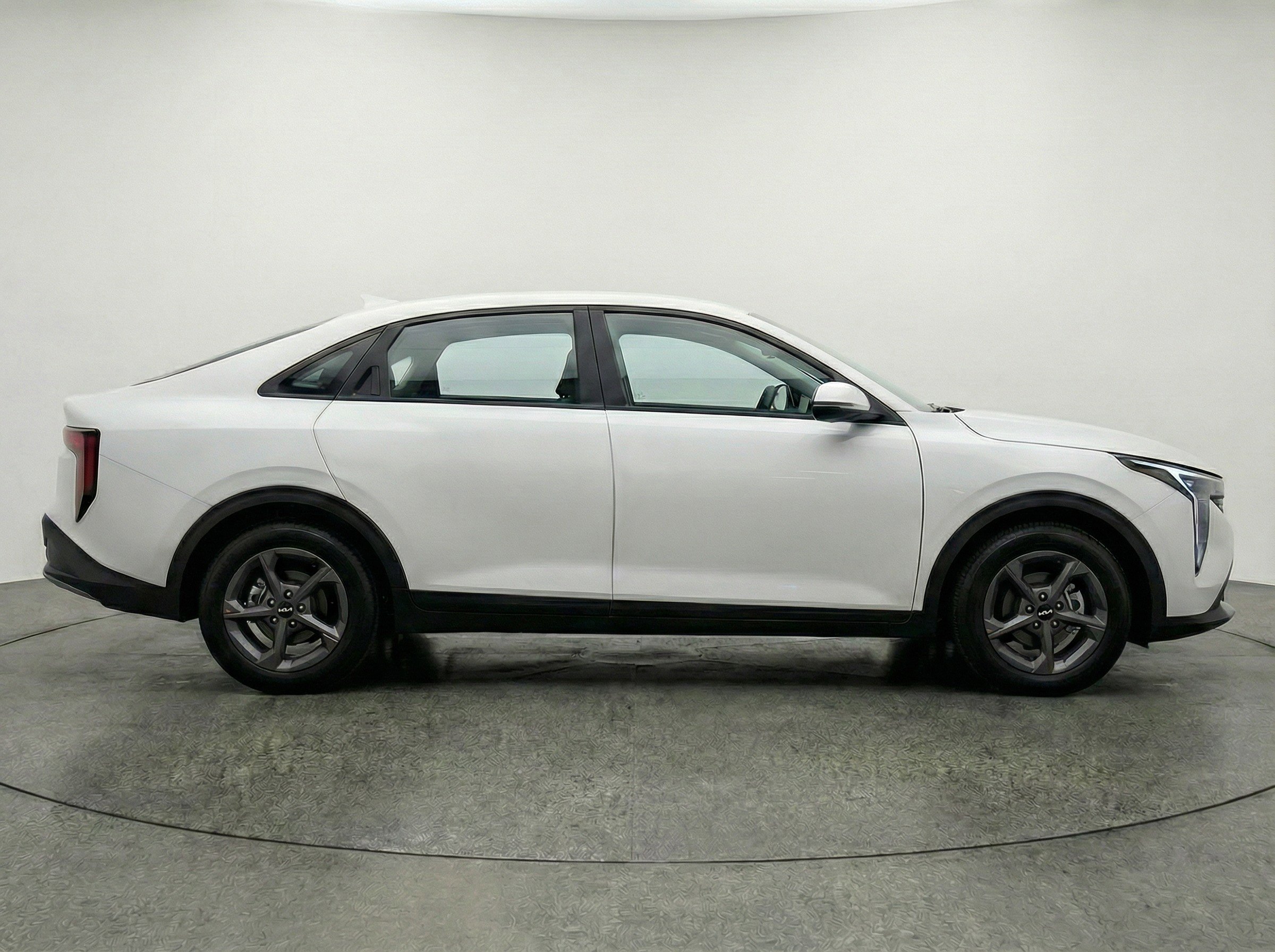 Used 2025 Kia K4 LXS image 11