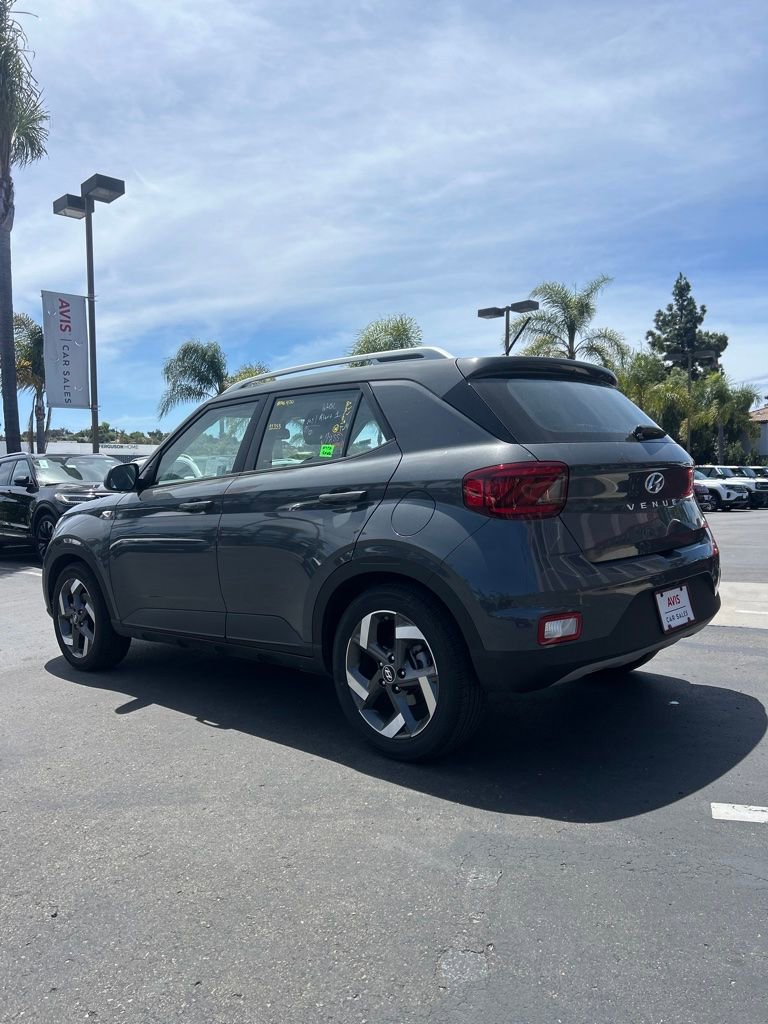 Used 2025 Hyundai Venue SEL FWD image 7