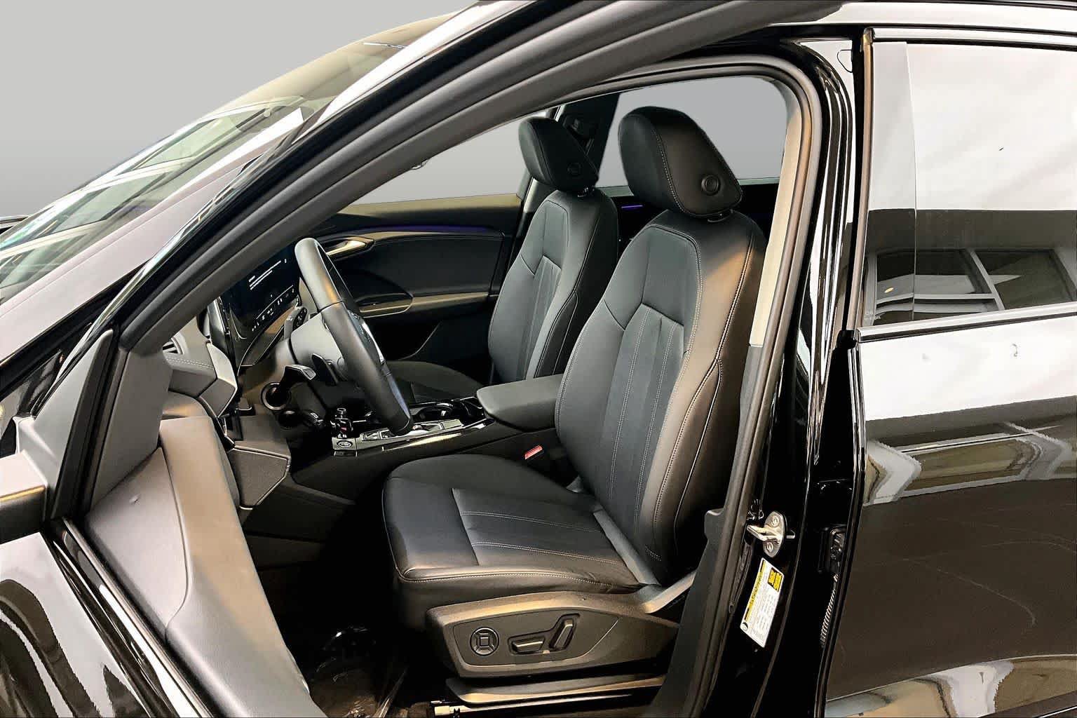 Used 2025 Audi Q6 e-tron Premium Plus w/ Premium Plus RWD image 7