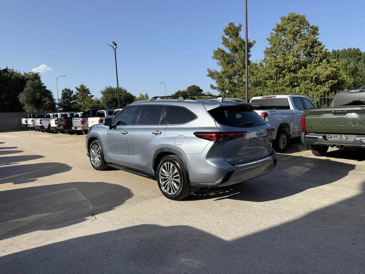 Used 2021 Toyota Highlander Platinum AWD/4WD image 4