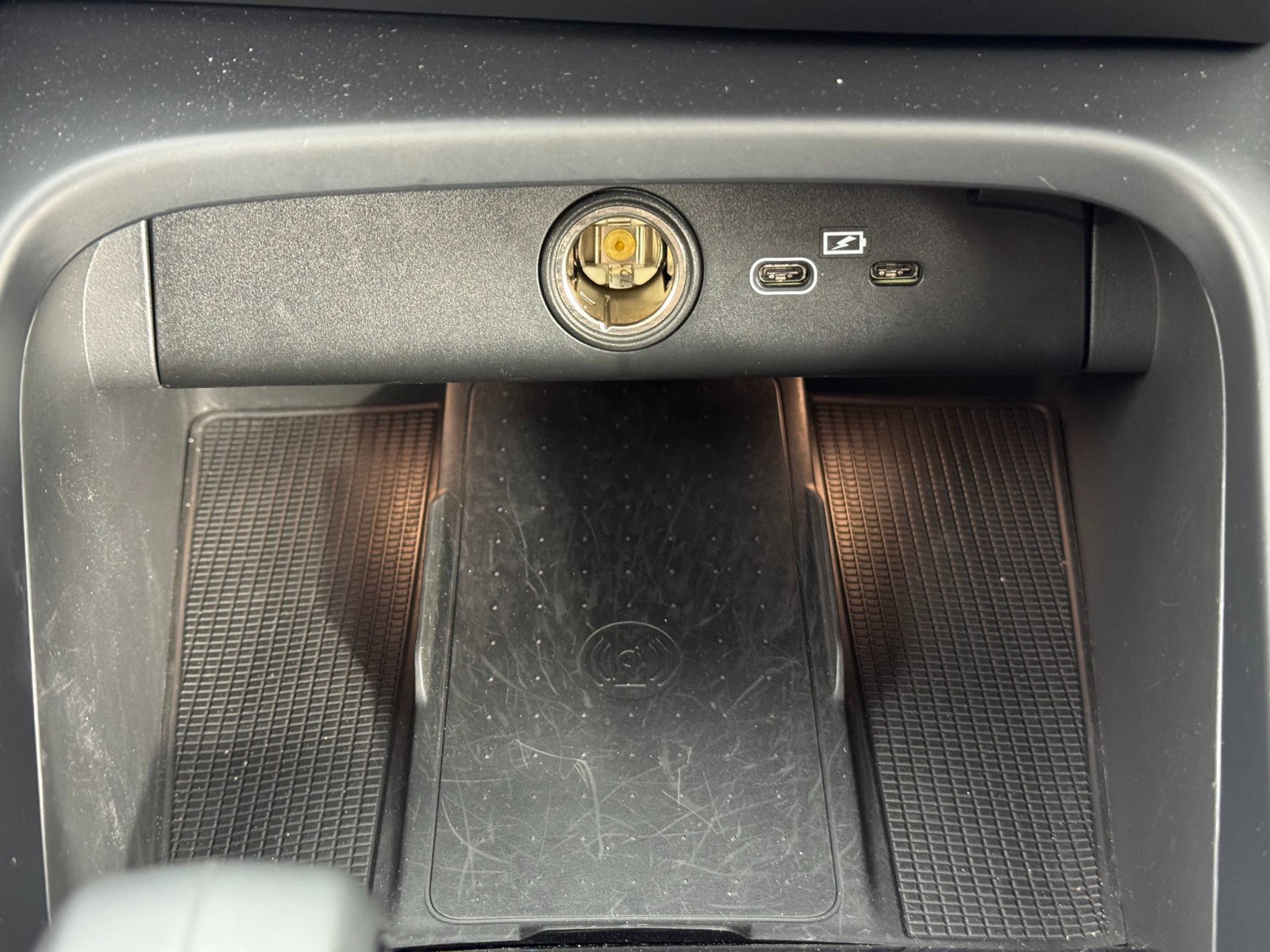 Used 2023 Volvo C40 P8 Recharge Ultimate w/ Protection Package Premier image 28