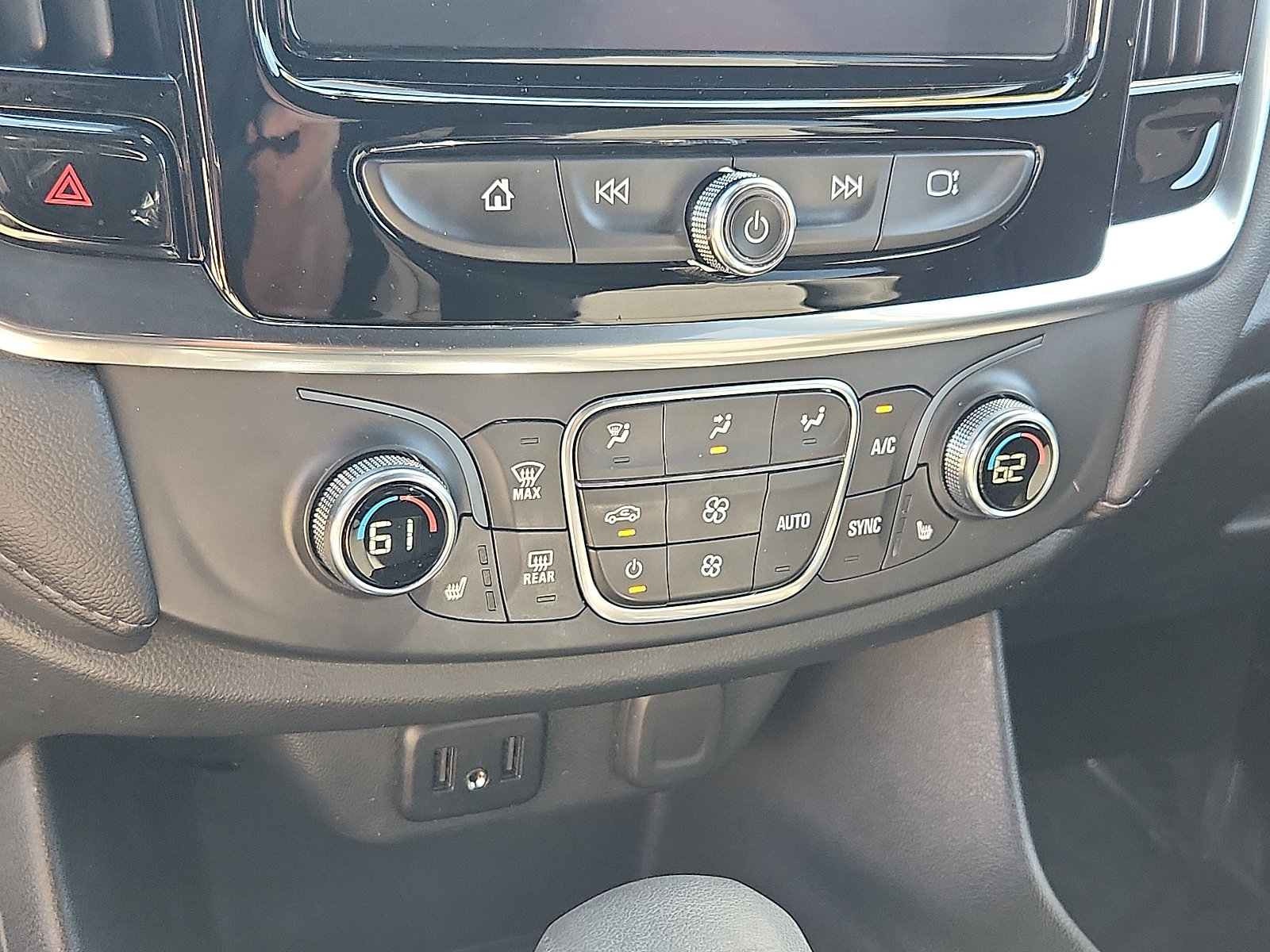 Used 2022 Chevrolet Traverse LT image 15