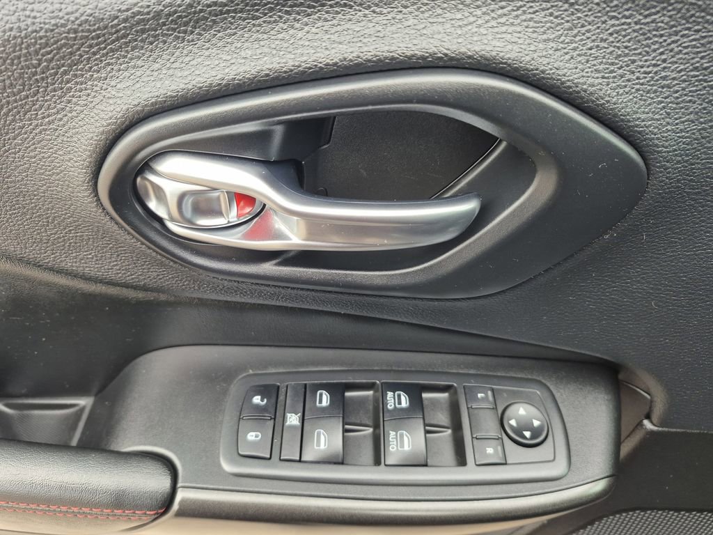 Used 2019 Jeep Cherokee Trailhawk w/ Cold Weather Group image 8