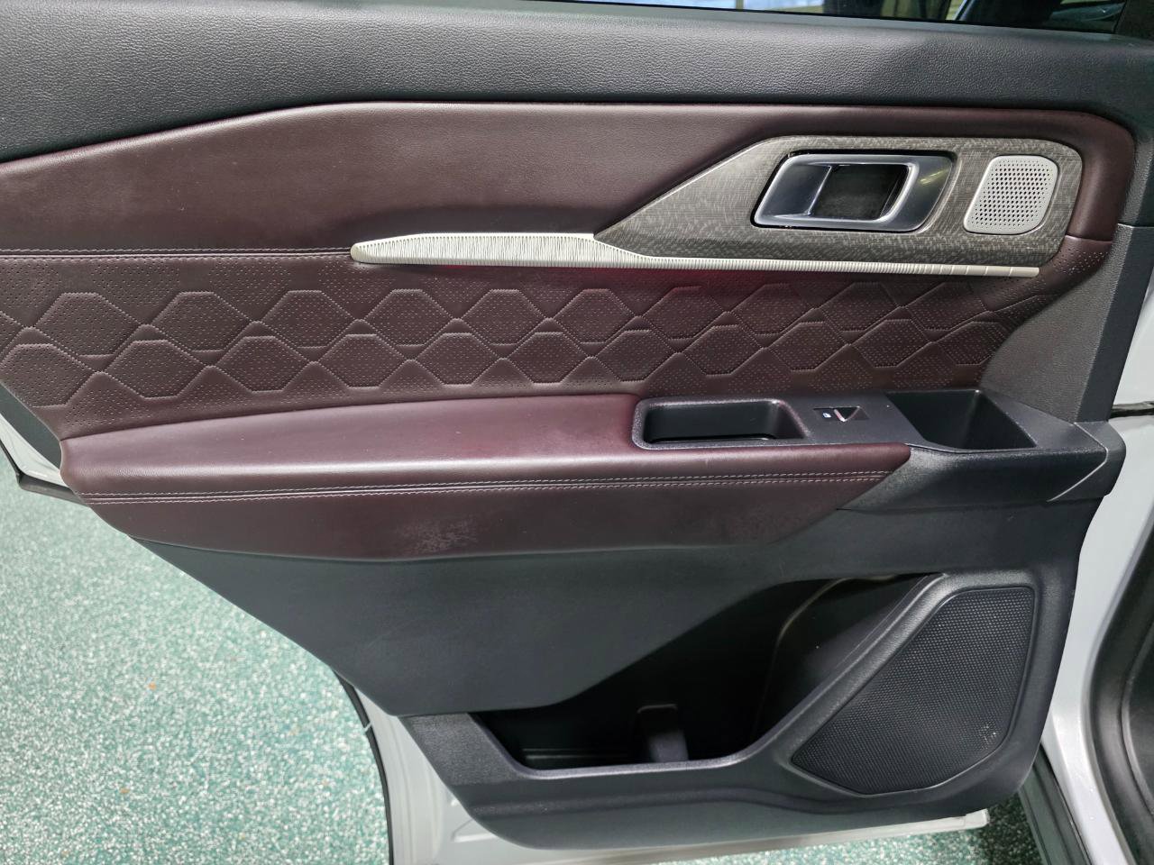 Used 2025 Ford Explorer Platinum w/ LUX Leather Package image 21