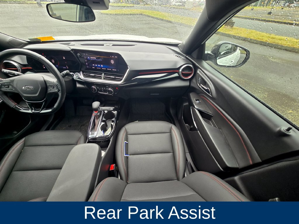 Used 2025 Chevrolet Trax RS w/ Sunroof Package FWD image 16