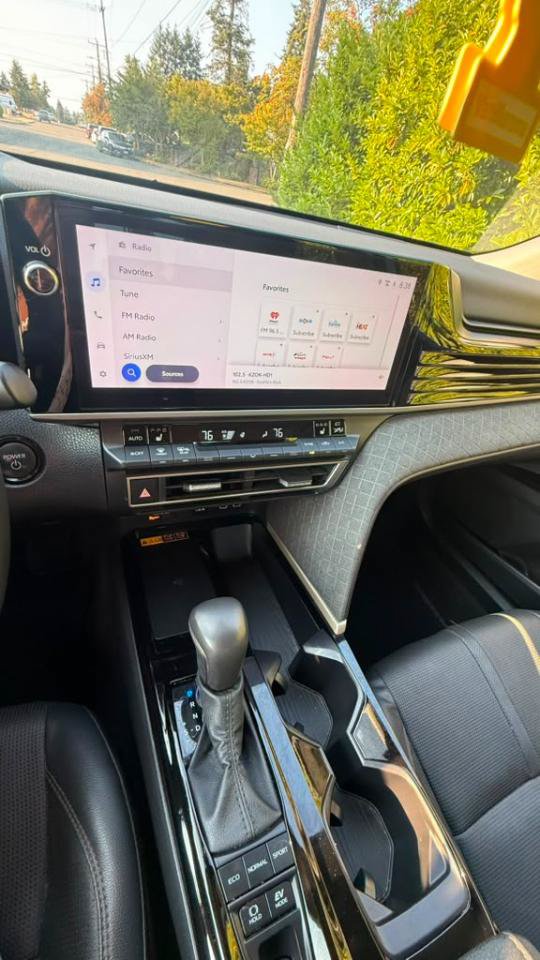 Used 2025 Toyota Camry XLE FWD image 10