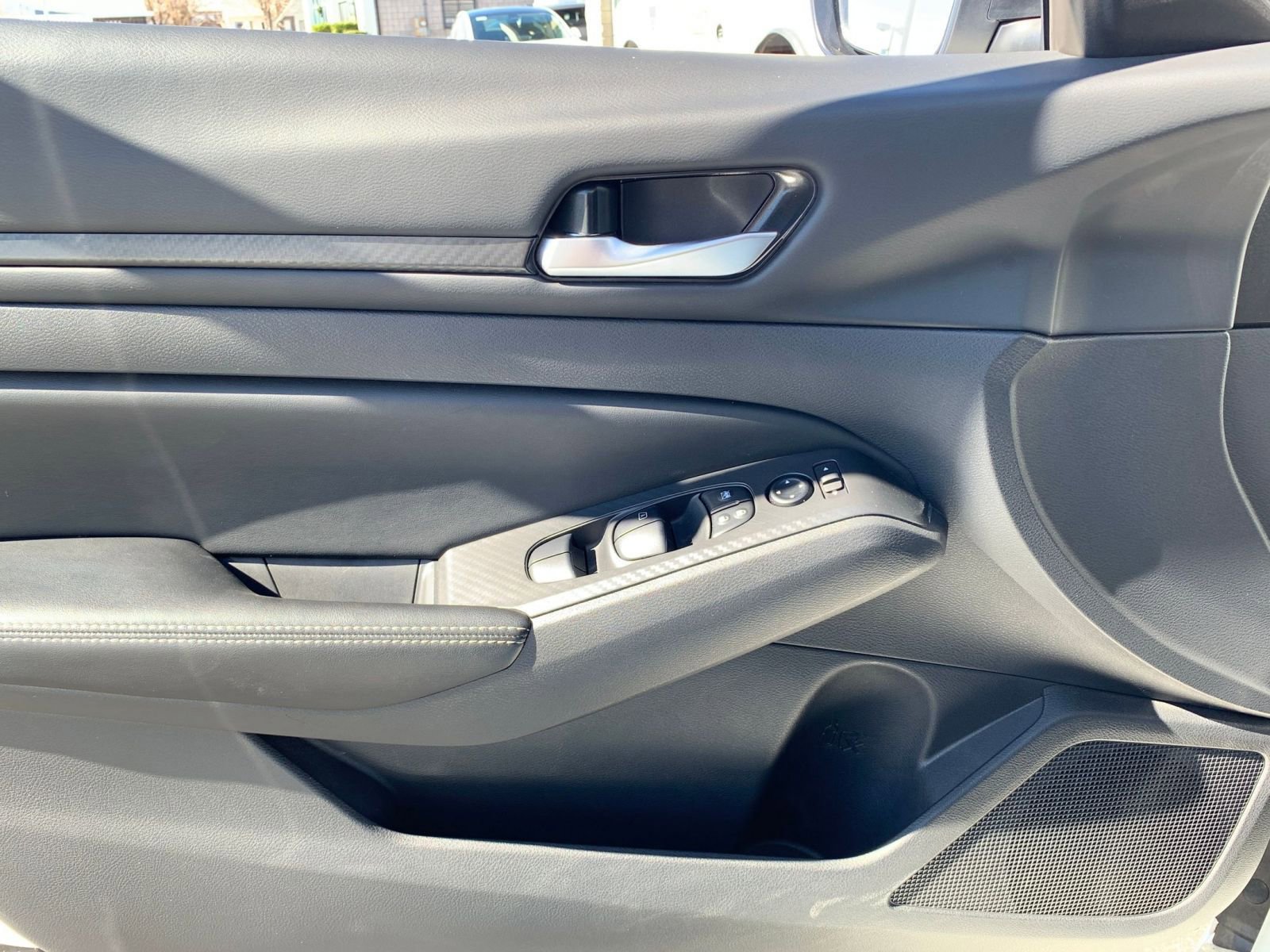 Used 2025 Nissan Altima 2.5 SV image 18