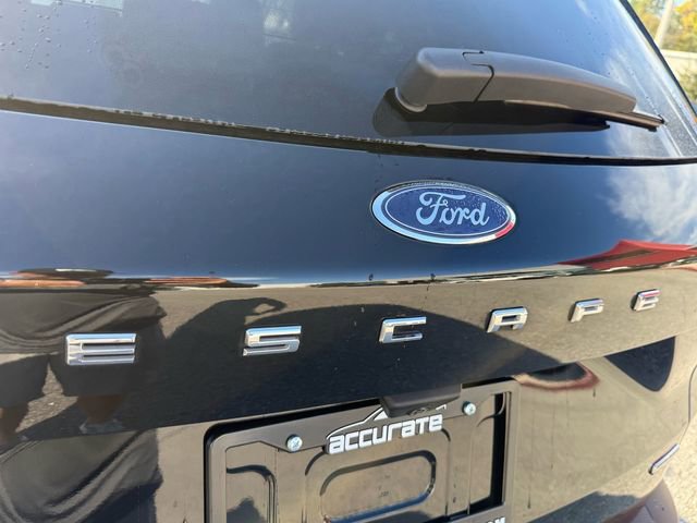 Used 2022 Ford Escape Titanium image 10