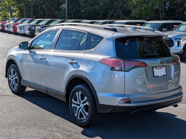 Used 2017 Toyota RAV4 LE FWD image 5