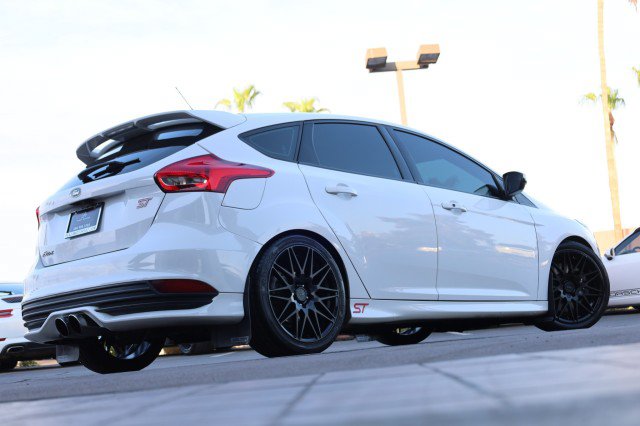 Used 2017 Ford Focus ST w/ Equipment Group 401A FWD image 19