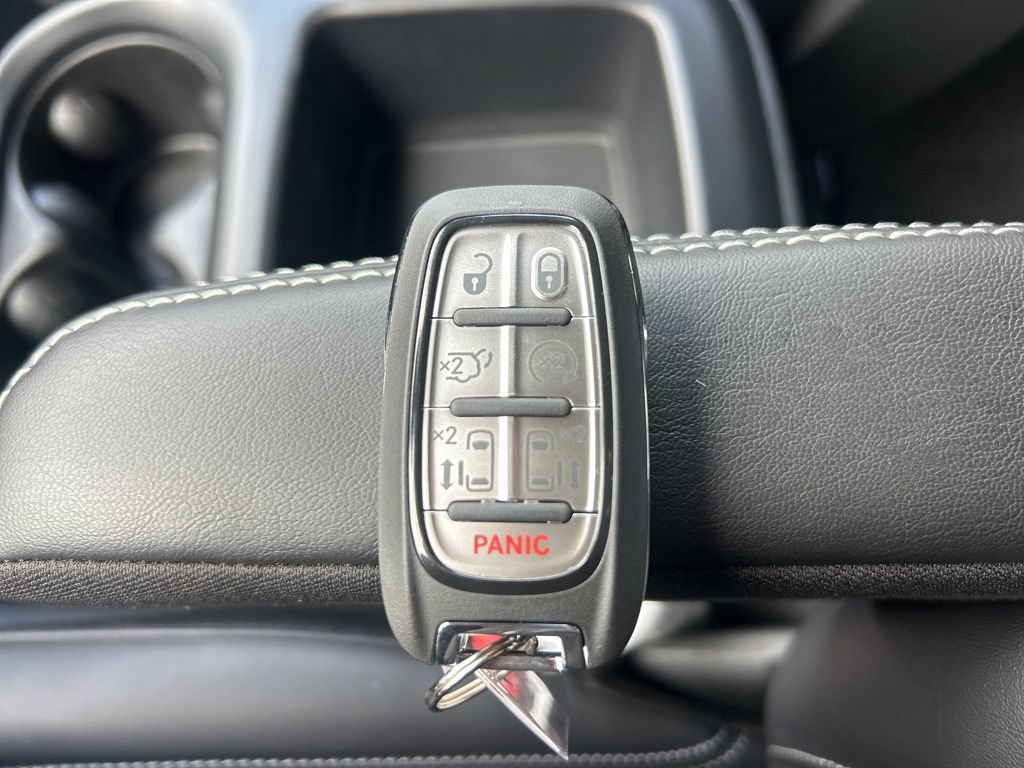 New 2026 Chrysler Pacifica Select FWD image 19