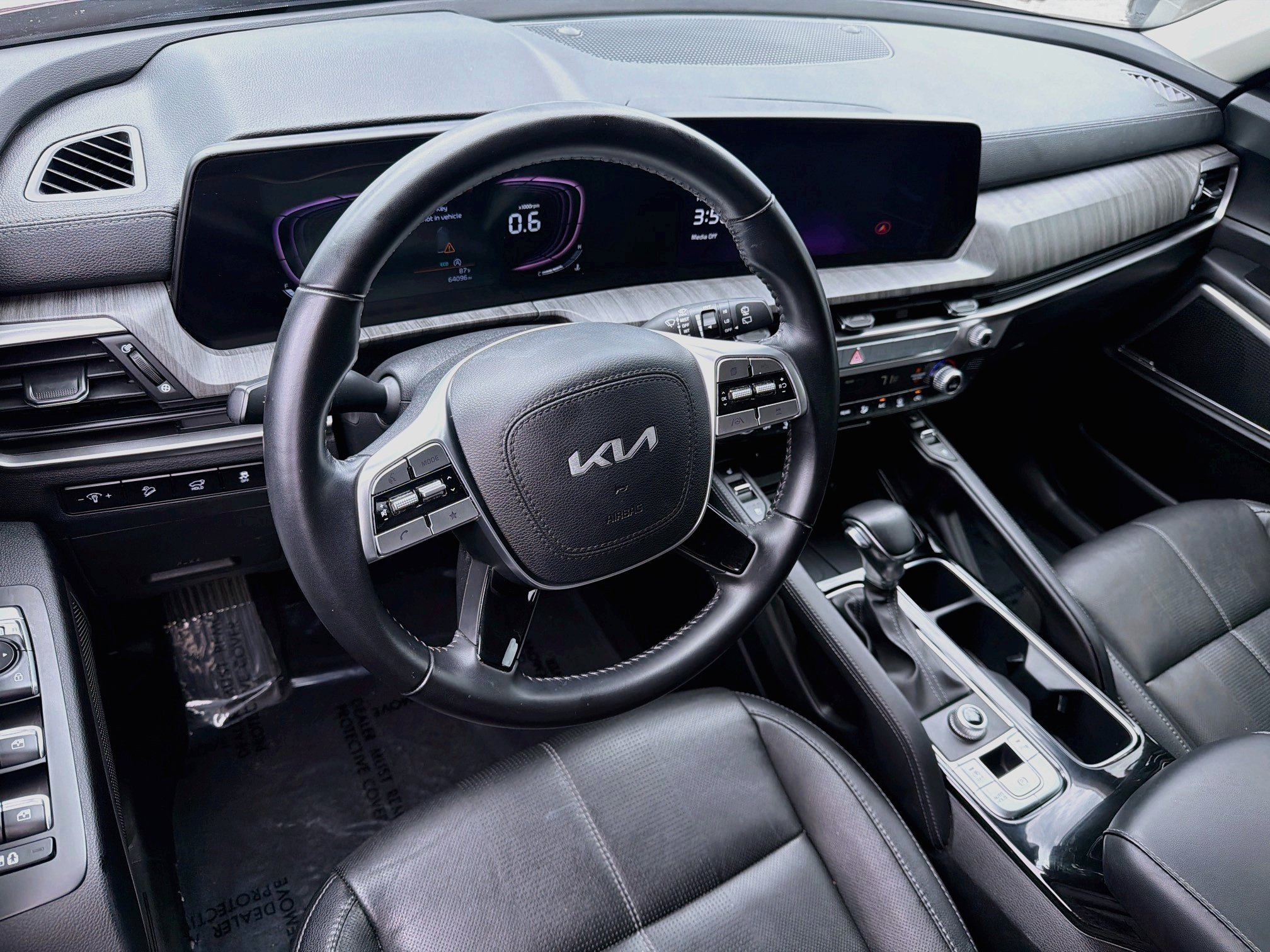 Used 2024 Kia Telluride EX w/ EX Captain's Chair Package FWD image 28