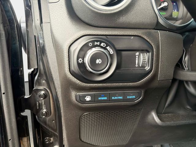 Used 2023 Jeep Wrangler Unlimited Sahara AWD/4WD image 30