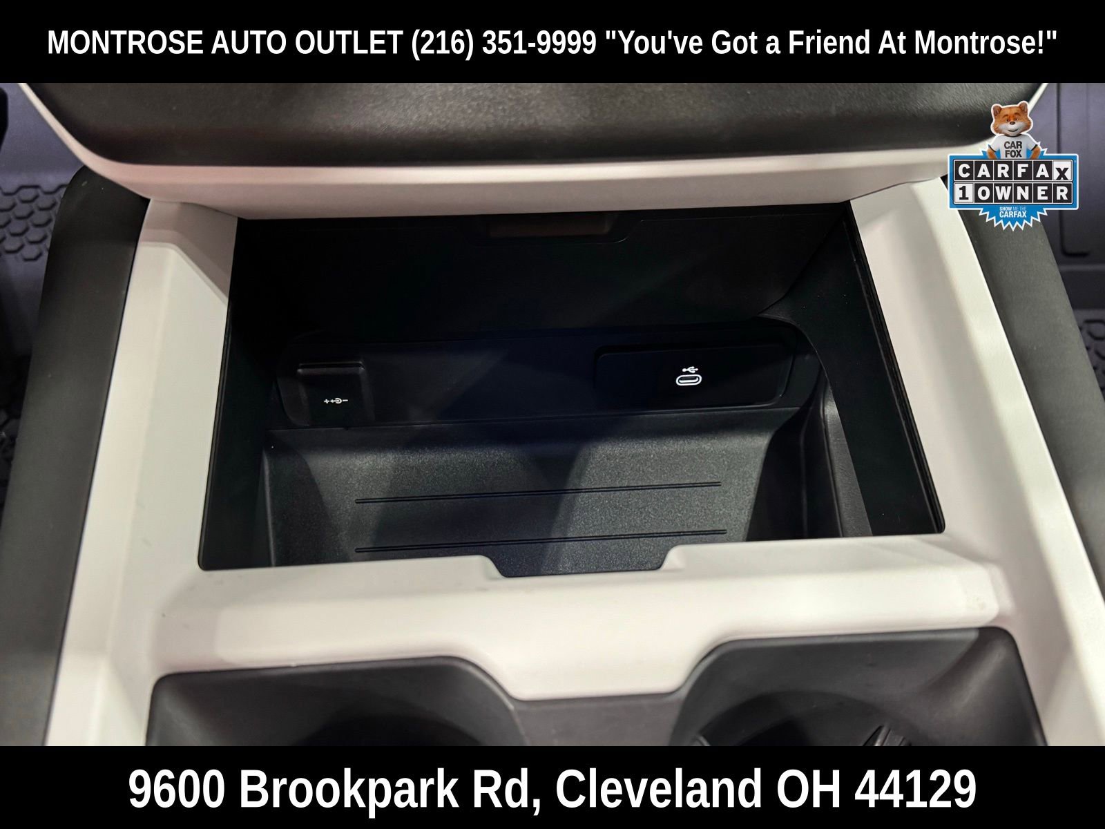 Used 2025 Land Rover Defender 90 X-Dynamic SE image 24