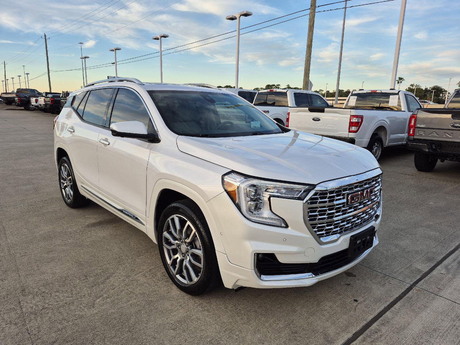 Used 2024 GMC Terrain Denali w/ Denali Premium Package image 22
