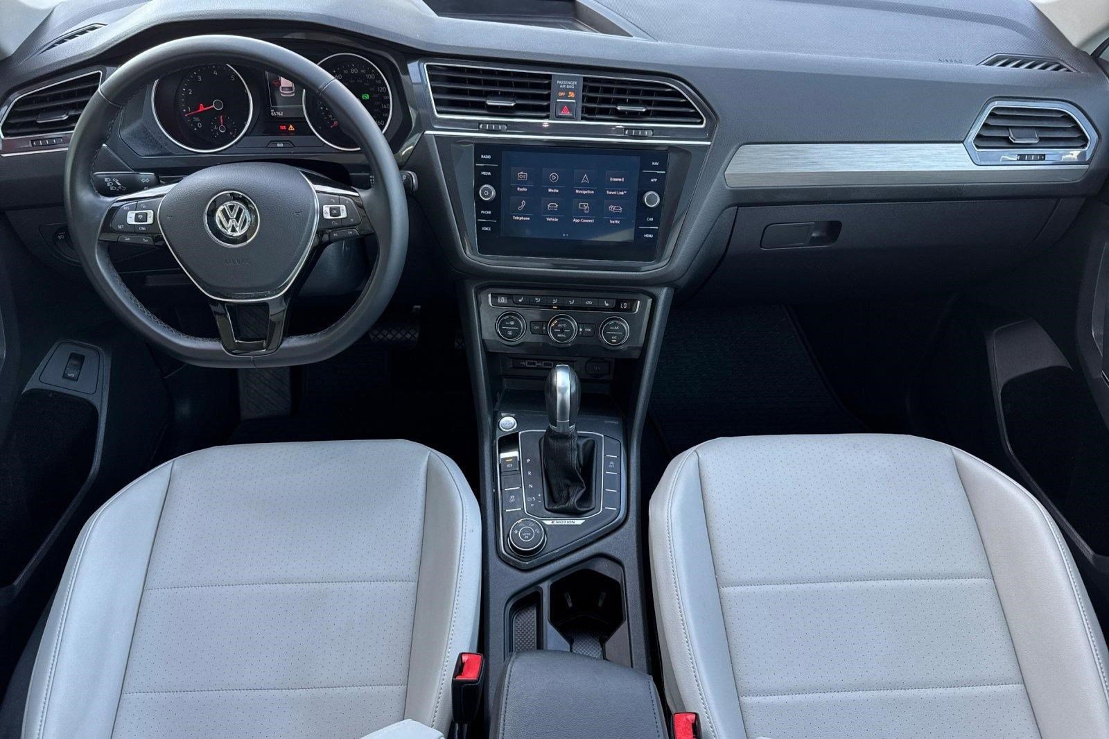 Used 2018 Volkswagen Tiguan SEL AWD/4WD image 16