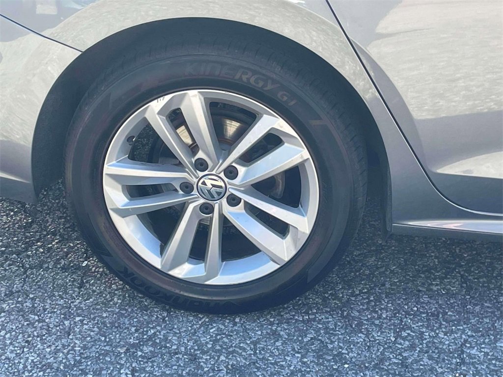 Used 2021 Volkswagen Passat 2.0T S image 9