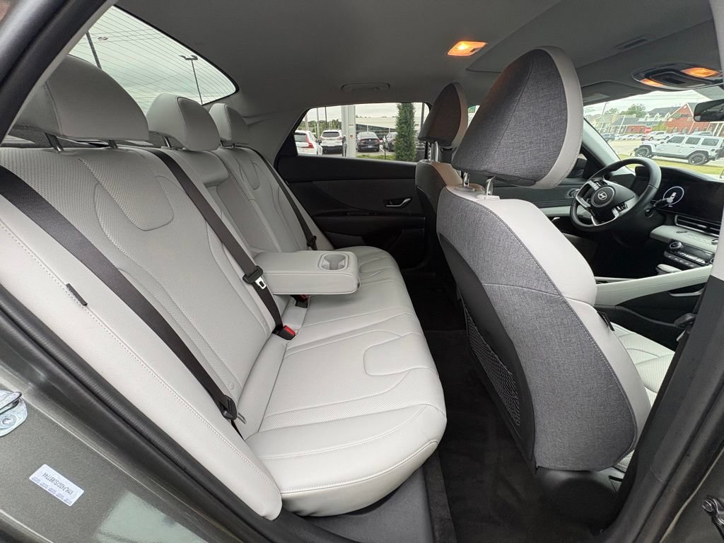 Certified 2025 Hyundai Elantra Limited FWD image 12