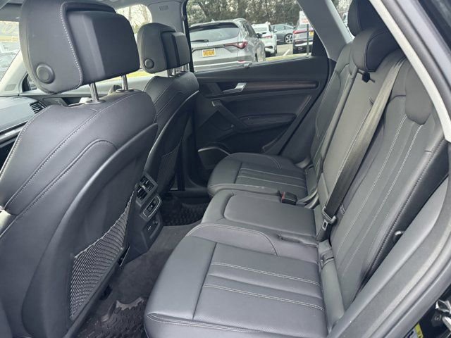 Certified 2025 Audi Q5 2.0T Premium Plus w/ Premium Plus Package AWD/4WD image 35