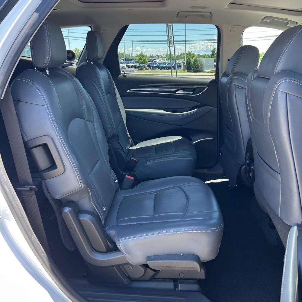 Used 2018 Buick Enclave Essence AWD/4WD image 17